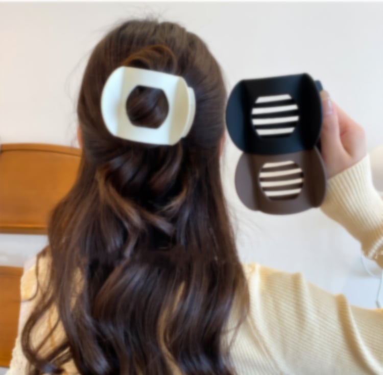 🎁Only $15.99 Last Day Promotion!🎁💖Casual Versatile Solid Colour Lay Flat Hair Clip